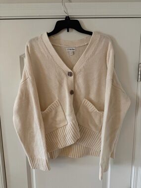 Relaxed Cream V-Neck Pocket Cardigan Sweater